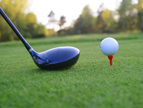 A golf club and golf ball